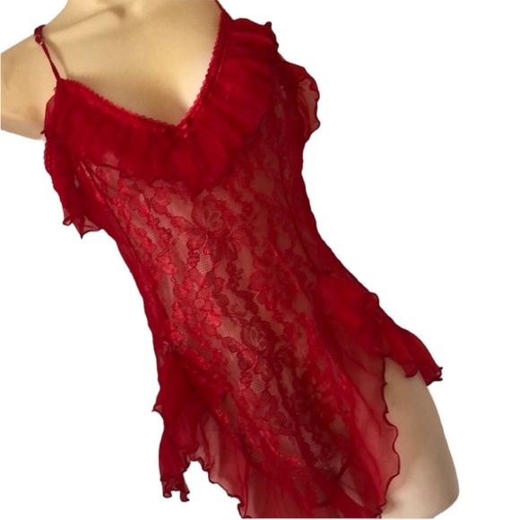 Woman’s sexy Valentine’s red VTG lace two piece Lingerie twinset